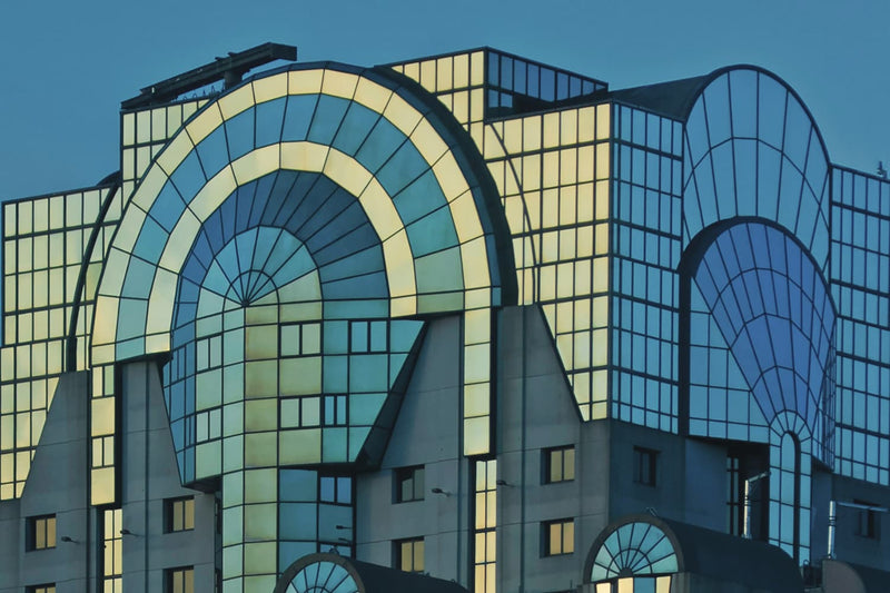 Vertical Art Deco–style skyscraper in San Francisco with streamlined geometric details.